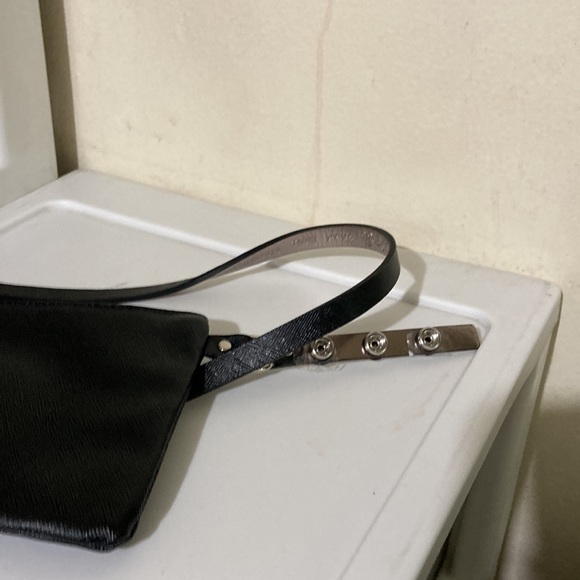 Michael Kors black Saffiano leather belt bag - Picture 5 of 9